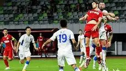 “惊鸿一击！比约尔6秒闪电头球，切尔西0-1瞬间变阵！”